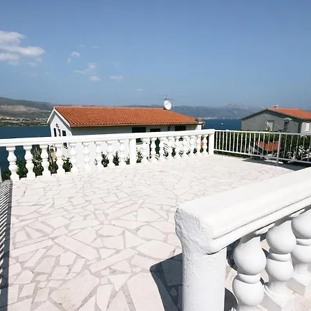 Apartment Apartments By The Sea Mastrinka, Ciovo - 4648